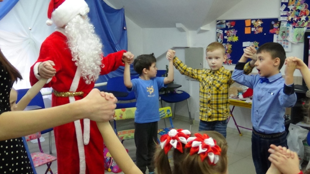 Santa,dance with us! (2).JPG